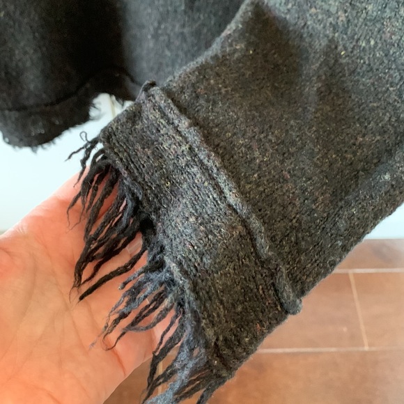 Cozy oversized Free People sweater with fringe, size S - Picture 6 of 9